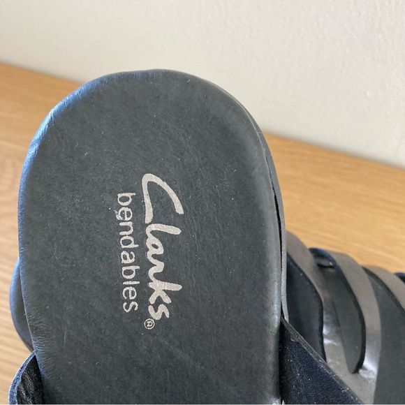 Clarks Size 11 Black Heeled Sandals - Picture 9 of 9